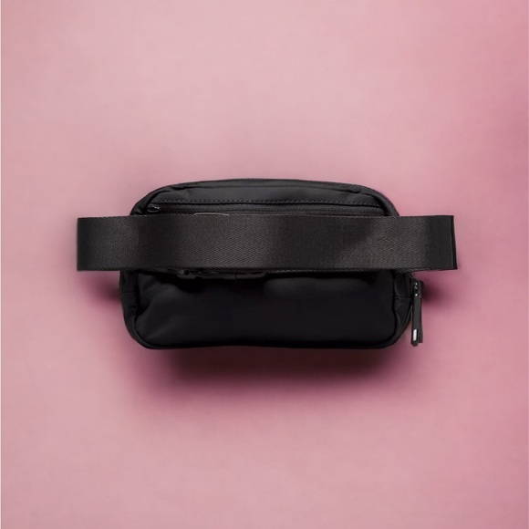 BNWT Sold Out Everywhere Lululemon Pride Belt Bag size l1 - Picture 8 of 10